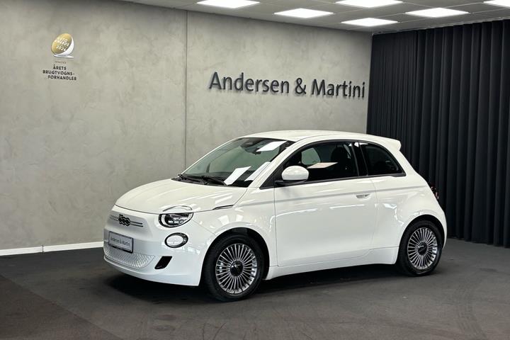 Hvid Fiat 500e fra 2023
