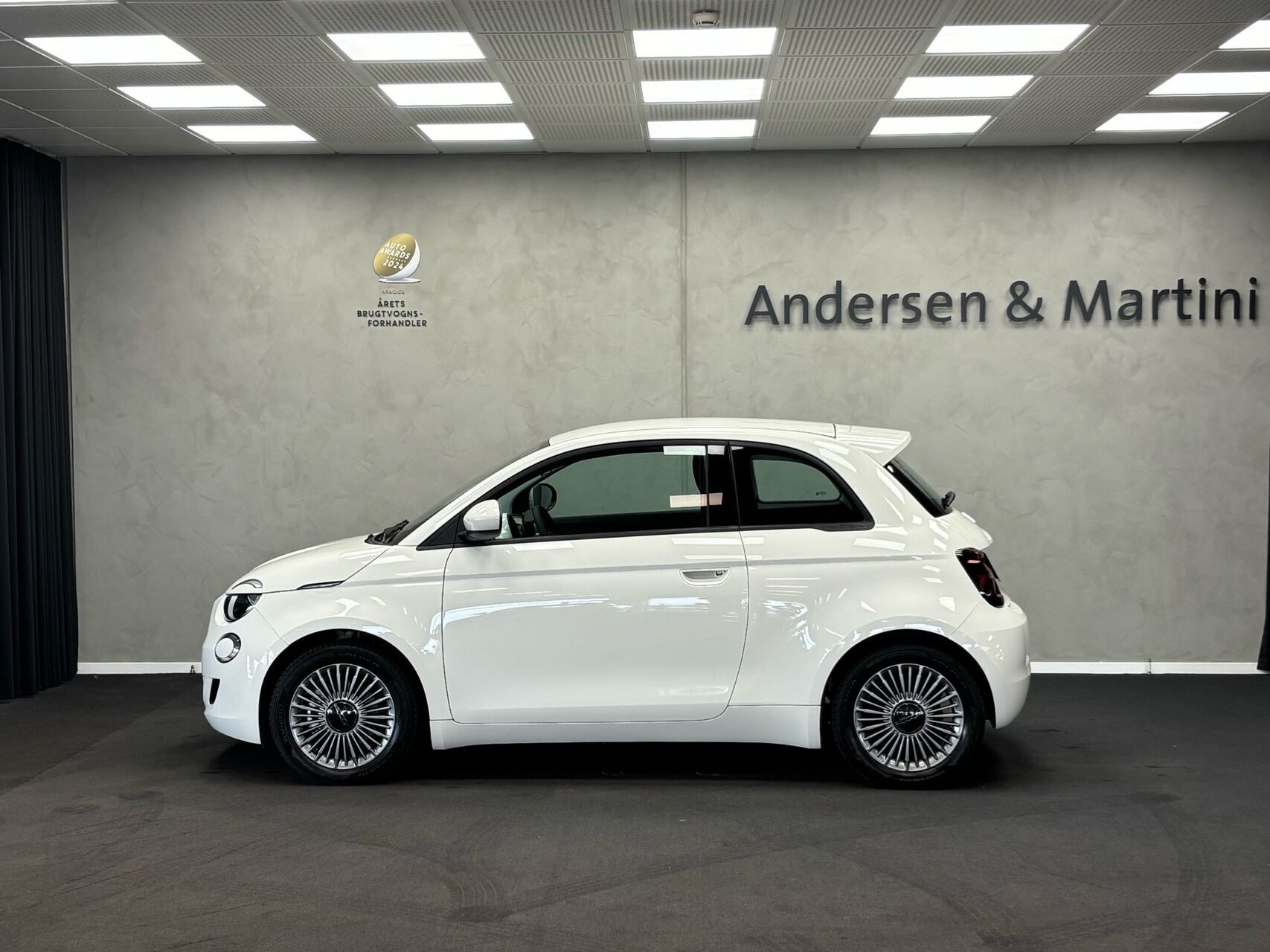 Hvid Fiat 500e fra 2023