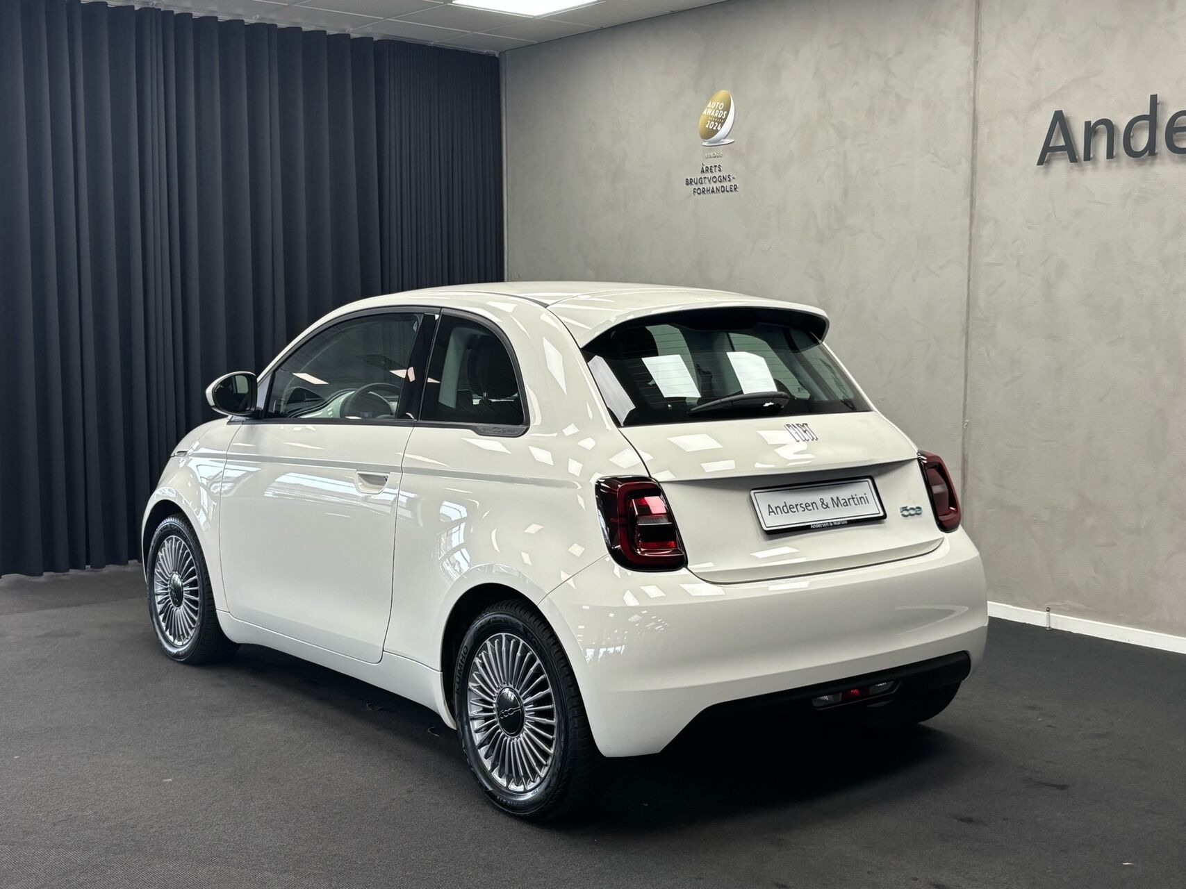 Hvid Fiat 500e fra 2023