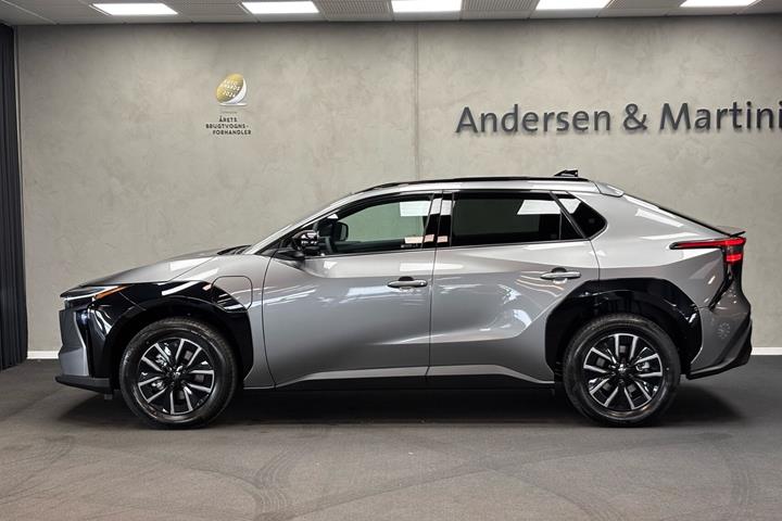 Grå Toyota BZ4X fra 2026