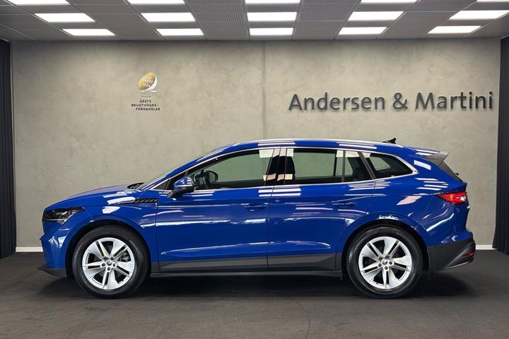 Blå Skoda Enyaq fra 2022