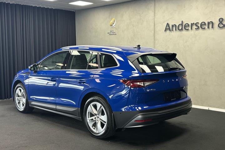 Blå Skoda Enyaq fra 2022