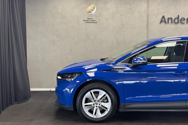 Blå Skoda Enyaq fra 2022