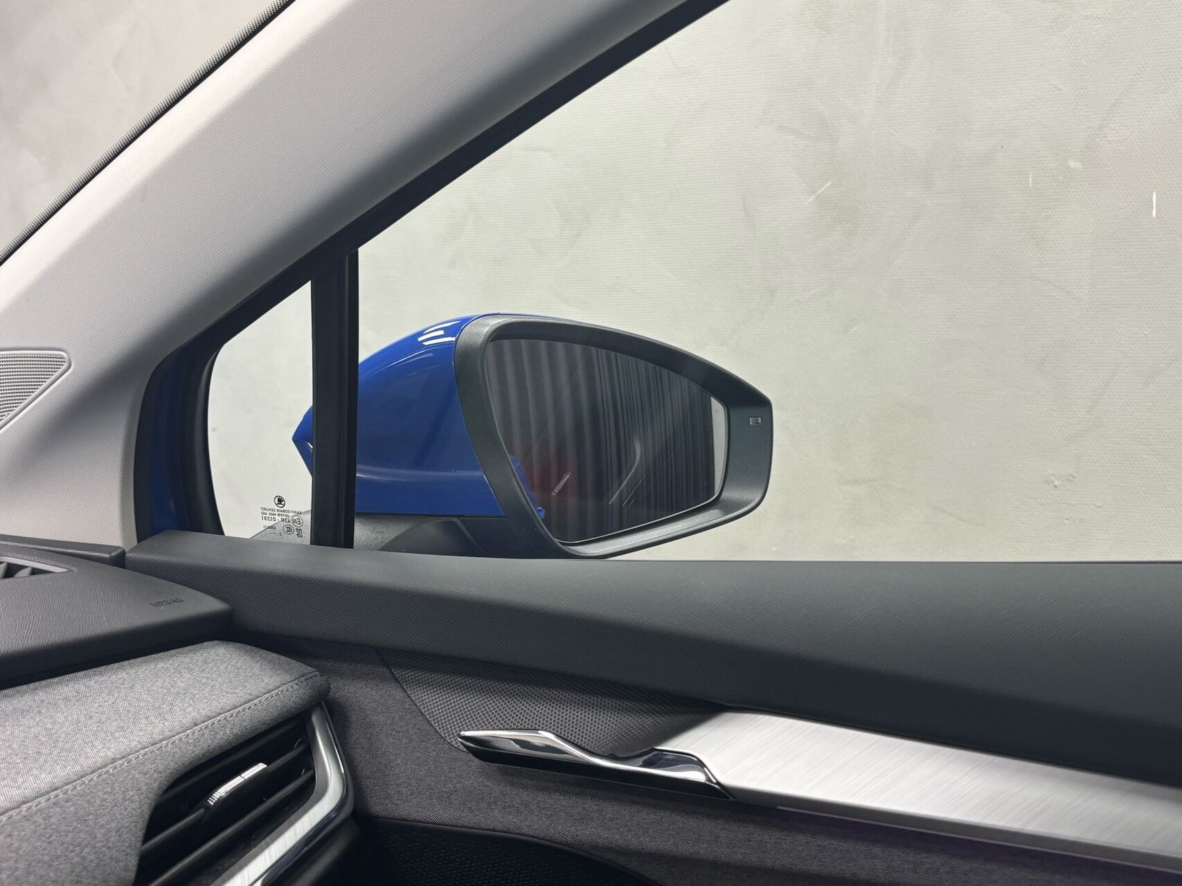 Blå Skoda Enyaq fra 2022