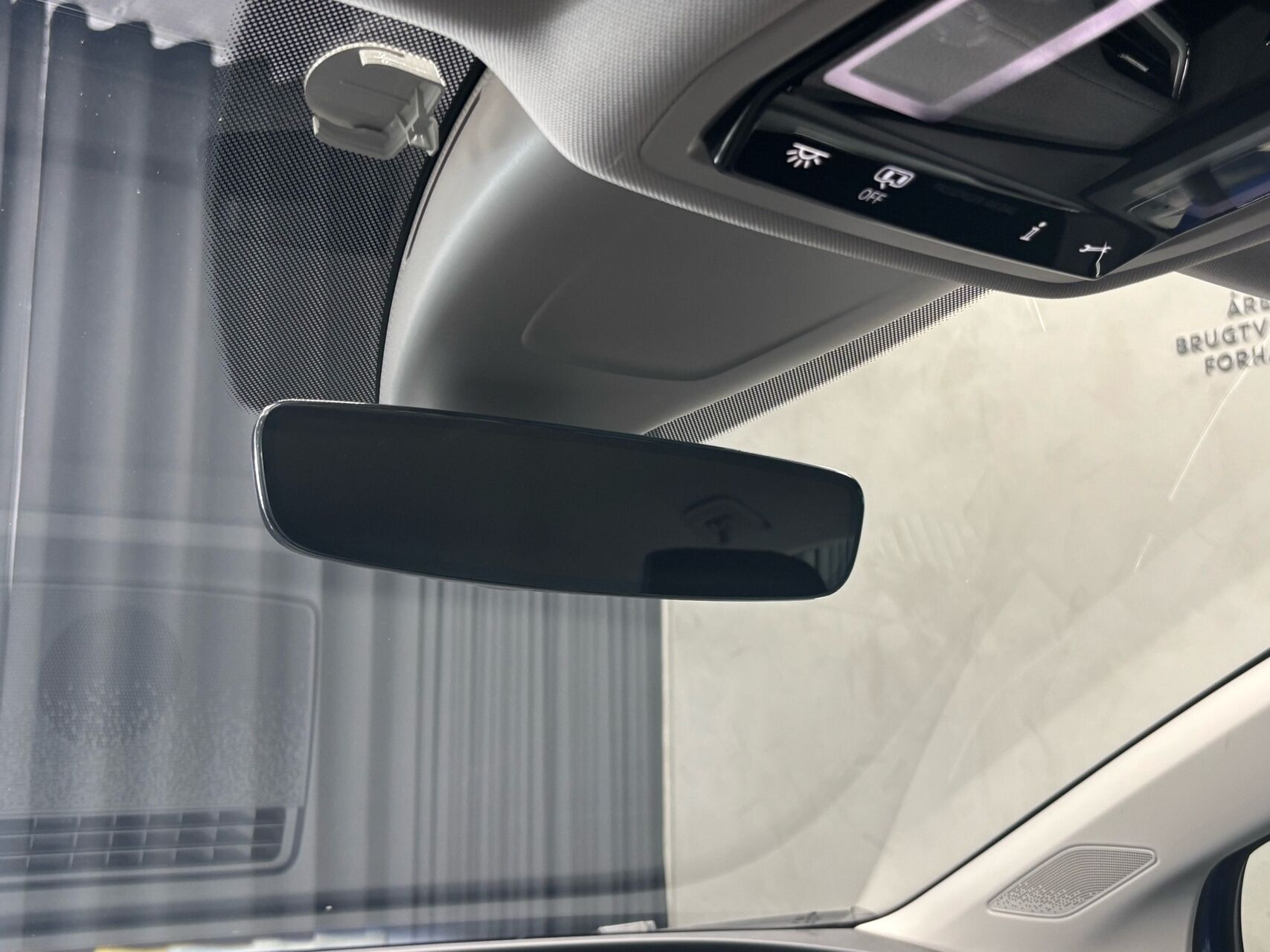 Blå Skoda Enyaq fra 2022