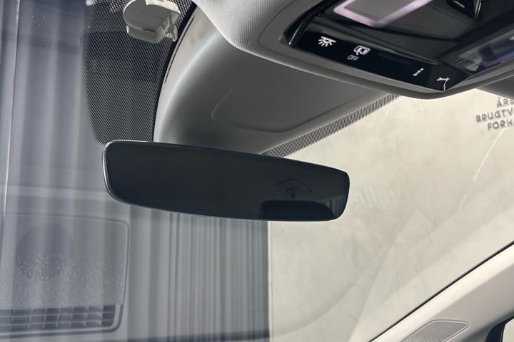 Blå Skoda Enyaq fra 2022