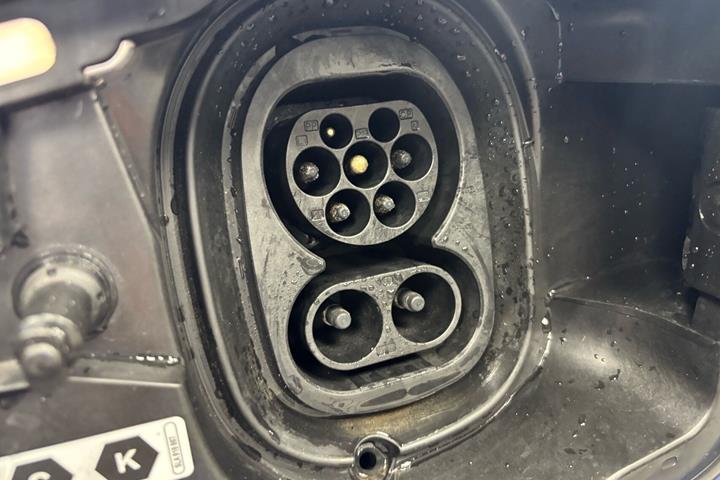 Blå Skoda Enyaq fra 2022