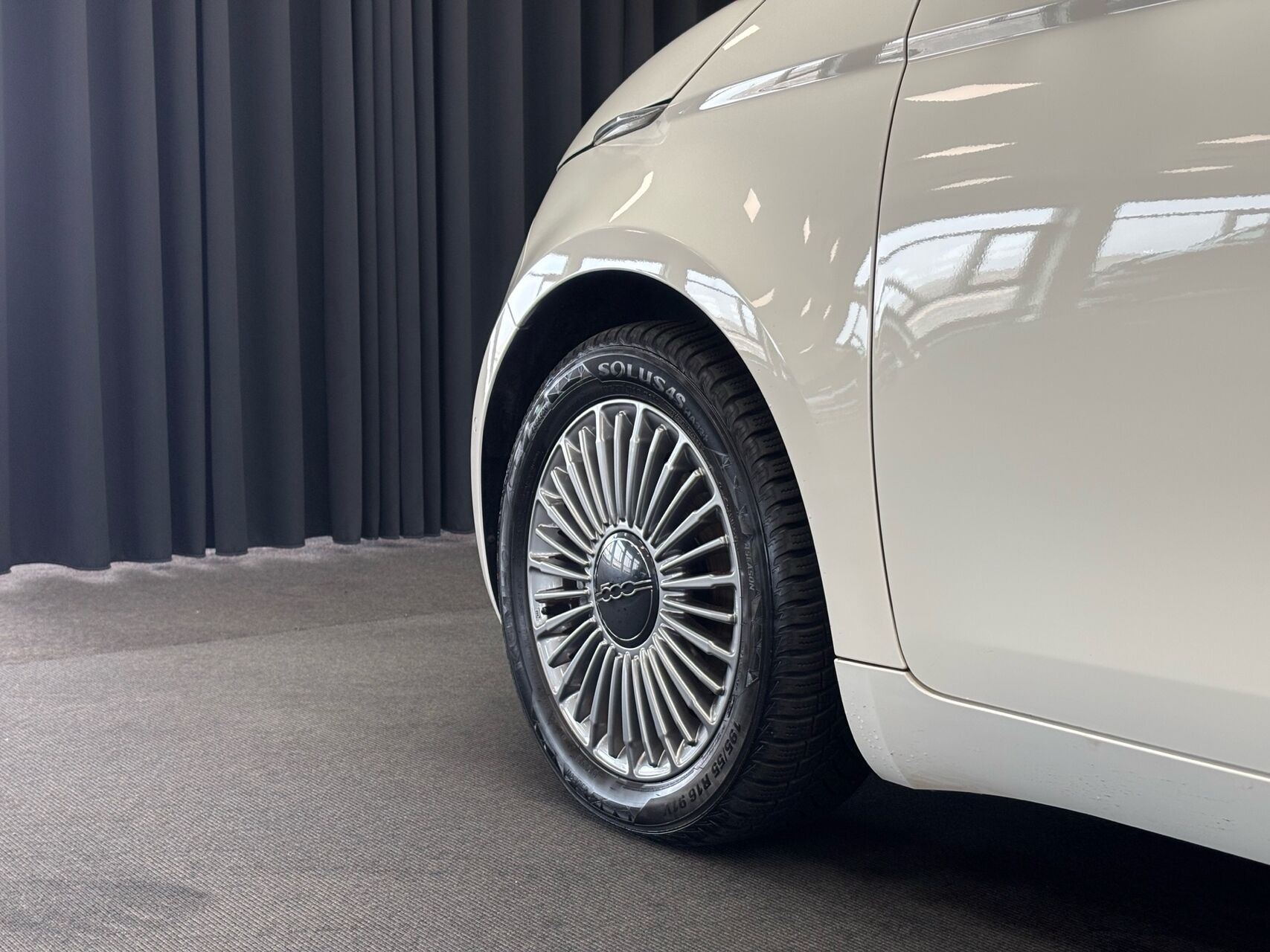 Sort Fiat 500e fra 2023