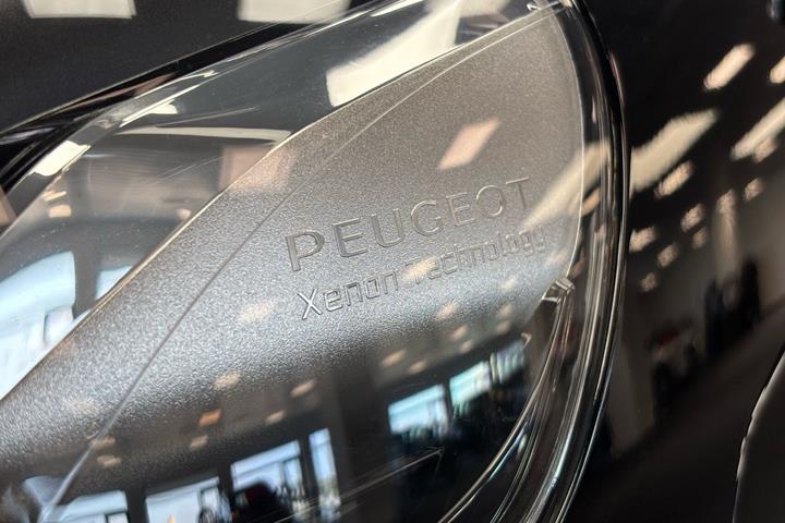 Sort Peugeot e-Traveller fra 2023
