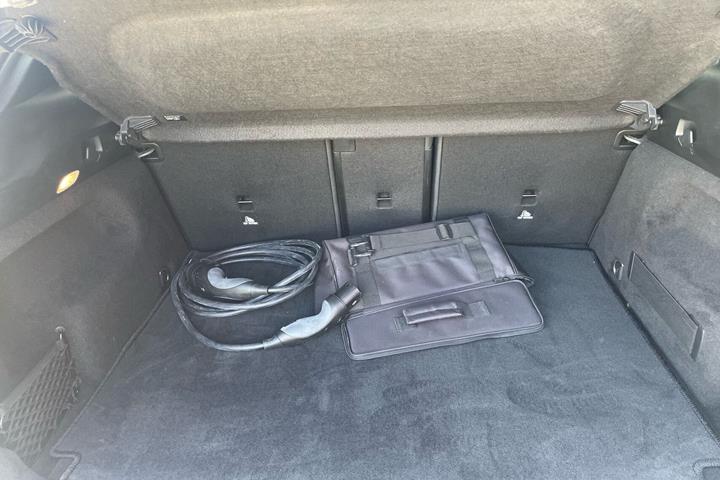 Hvid Mercedes EQA 250+ fra 2022