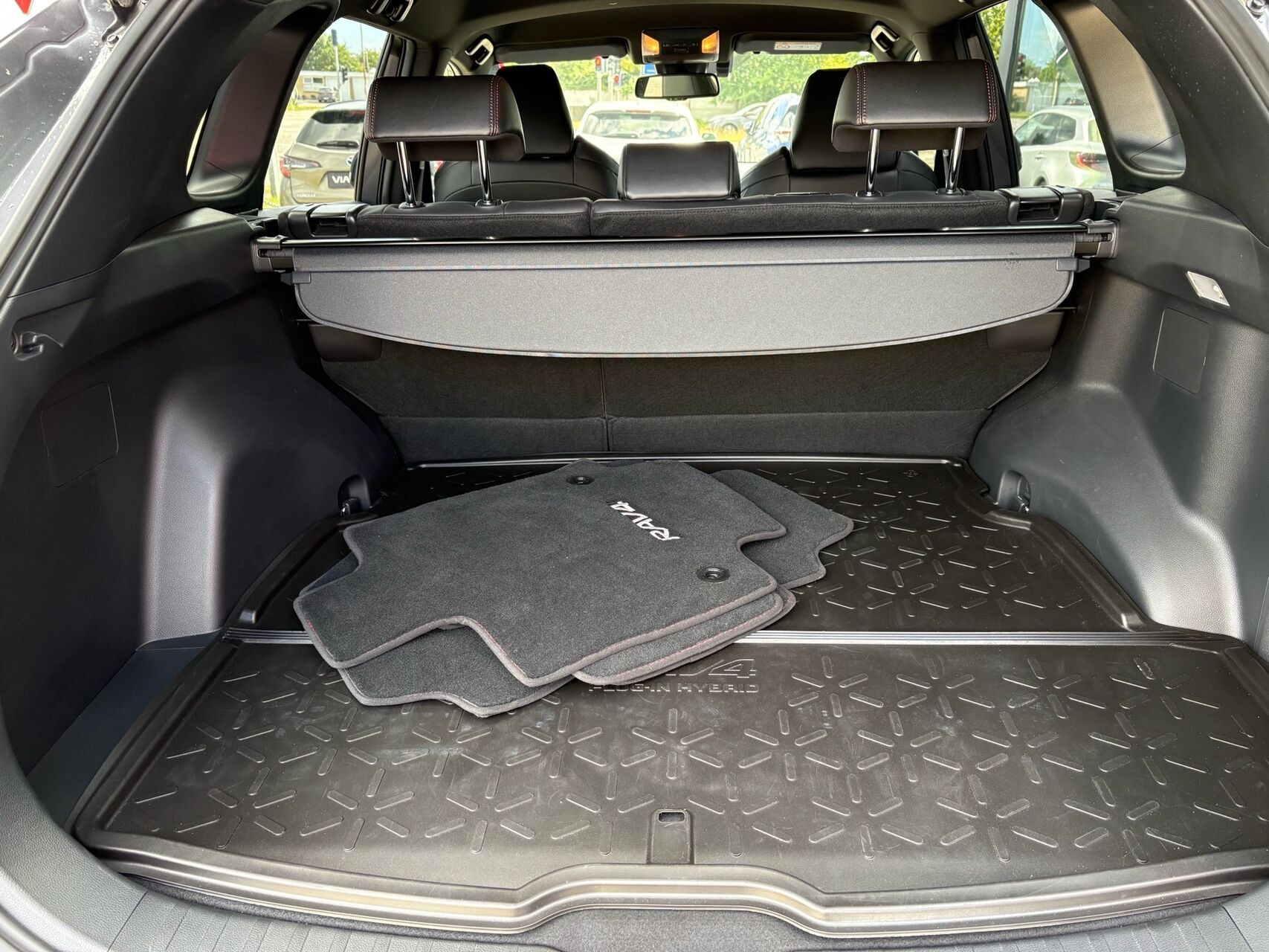 Grå Toyota RAV4 Plug-in fra 2021