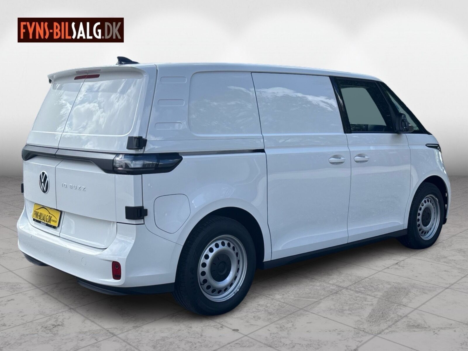 Hvid VW ID.Buzz Cargo fra 2026 set udefra