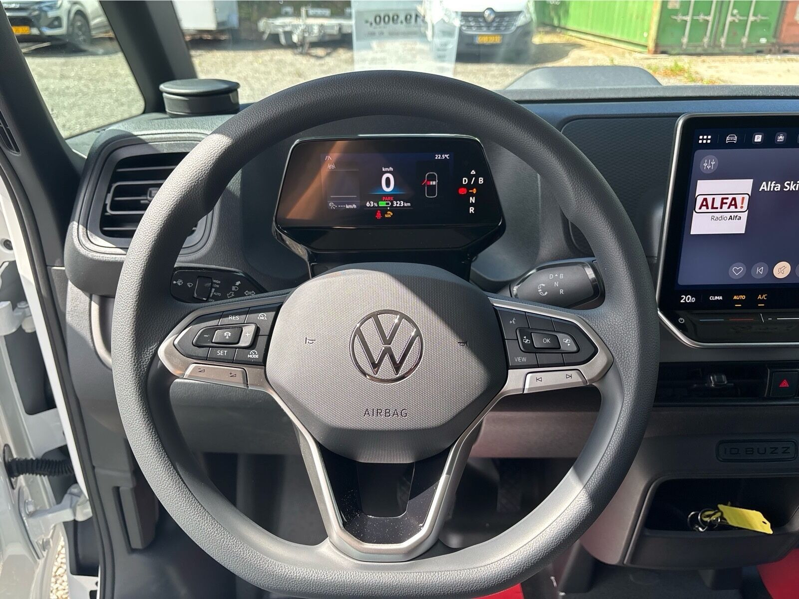 Hvid VW ID.Buzz Cargo fra 2026 set indefra