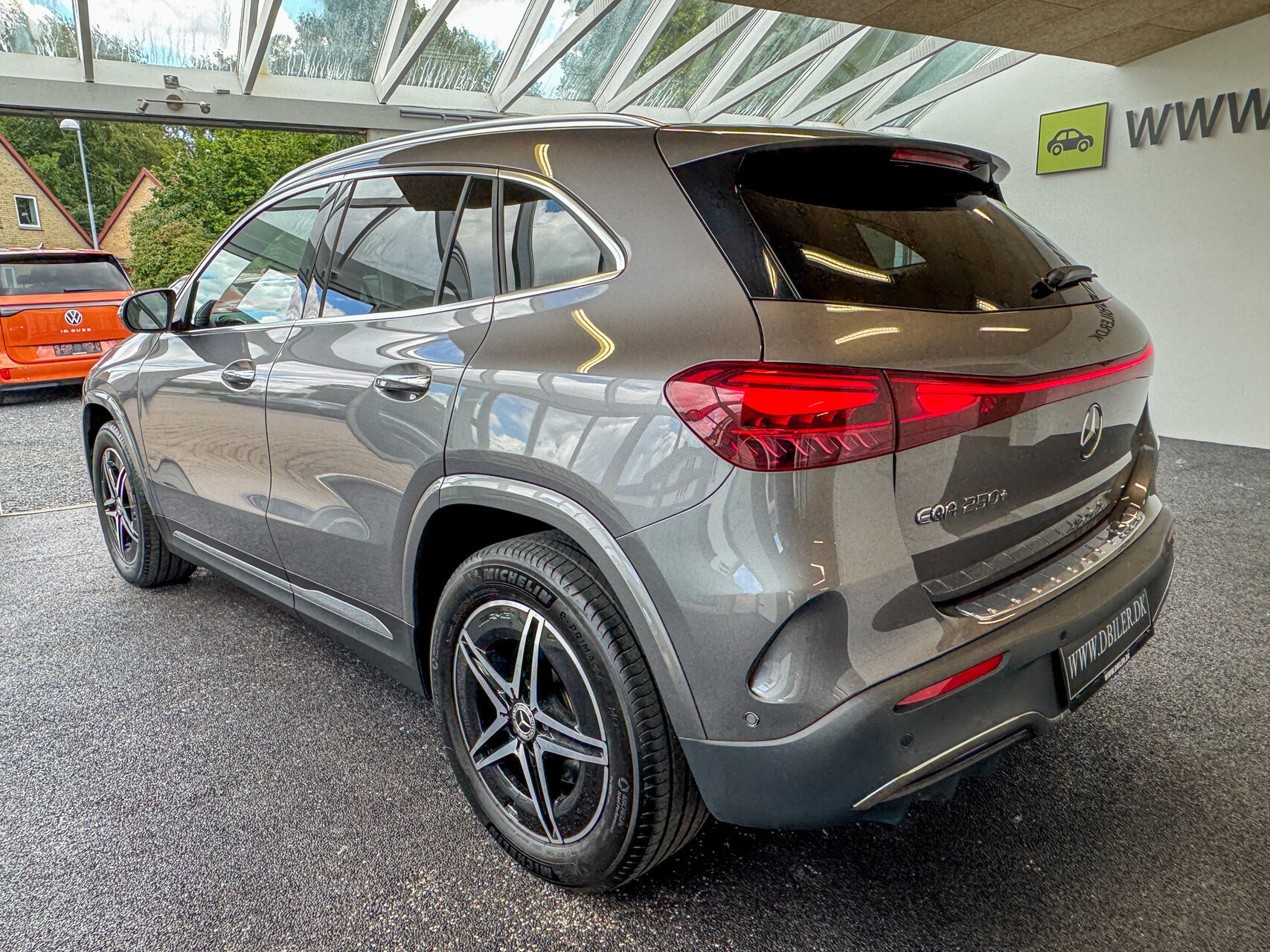 Grå Mercedes EQA 250+ fra 2024