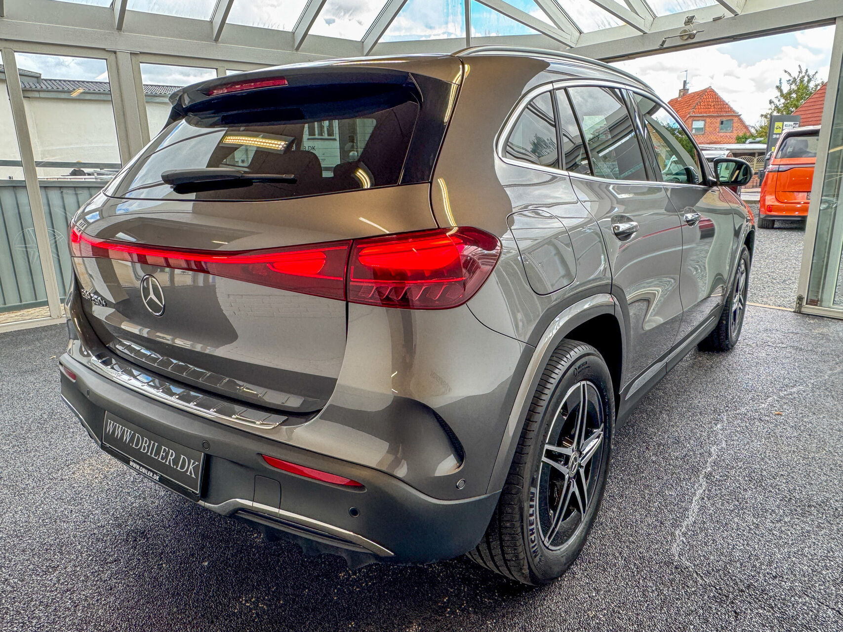 Grå Mercedes EQA 250+ fra 2024