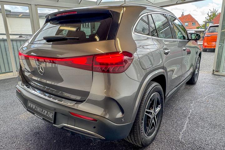 Grå Mercedes EQA 250+ fra 2024