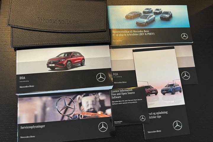 Grå Mercedes EQA250+ fra 2024