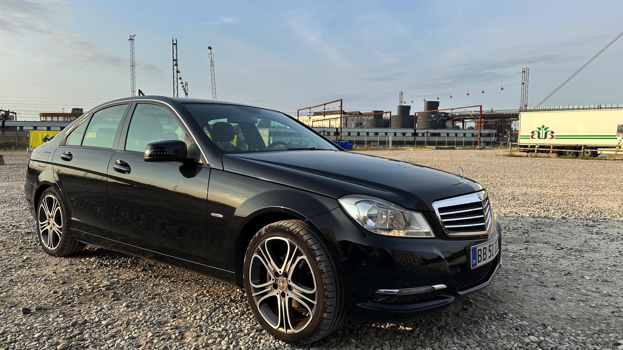 Sort Mercedes C180 fra 2011