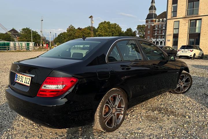 Sort Mercedes C180 fra 2011