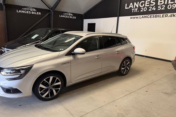 Sølv Renault Megane IV fra 2018