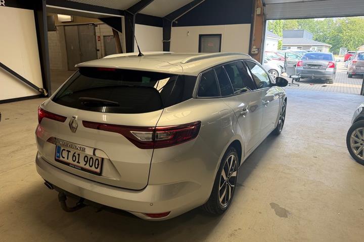 Sølv Renault Megane IV fra 2018