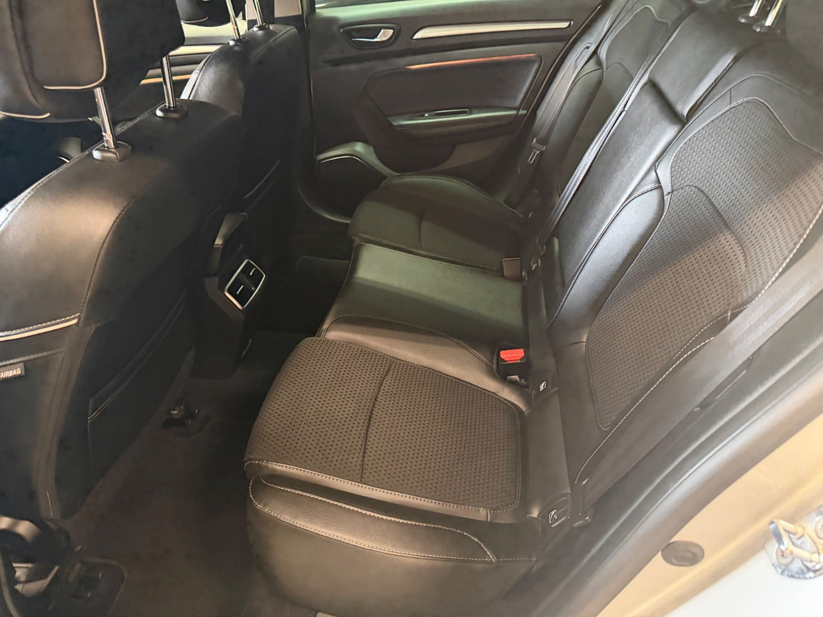 Sølv Renault Megane IV fra 2018