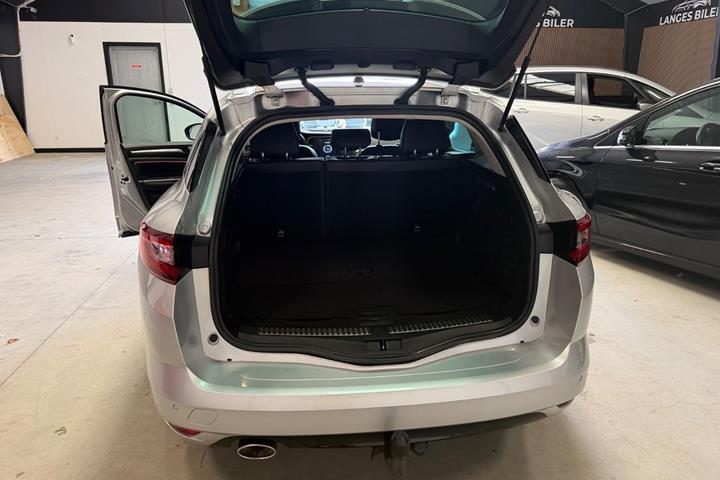 Sølv Renault Megane IV fra 2018