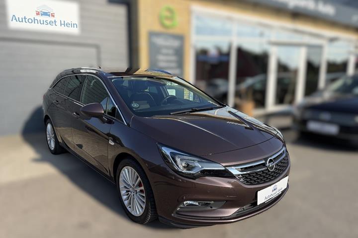 Brun Opel Astra fra 2017 set udefra
