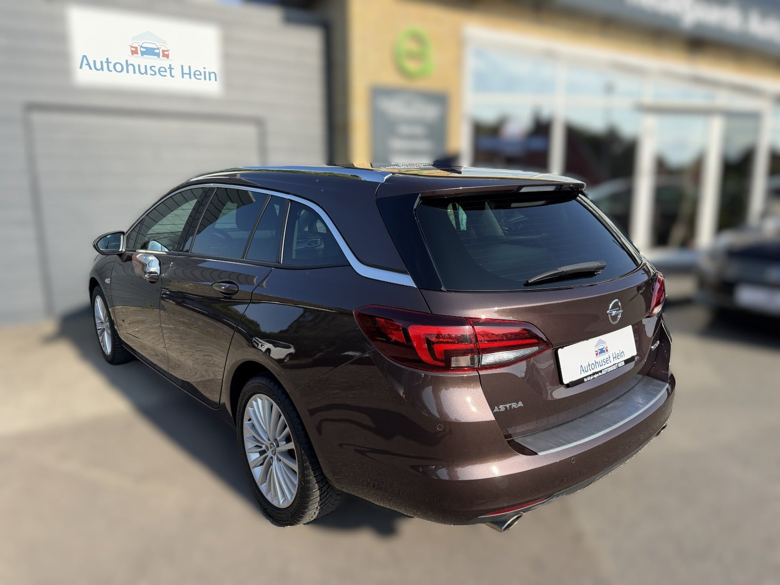 Brun Opel Astra fra 2017