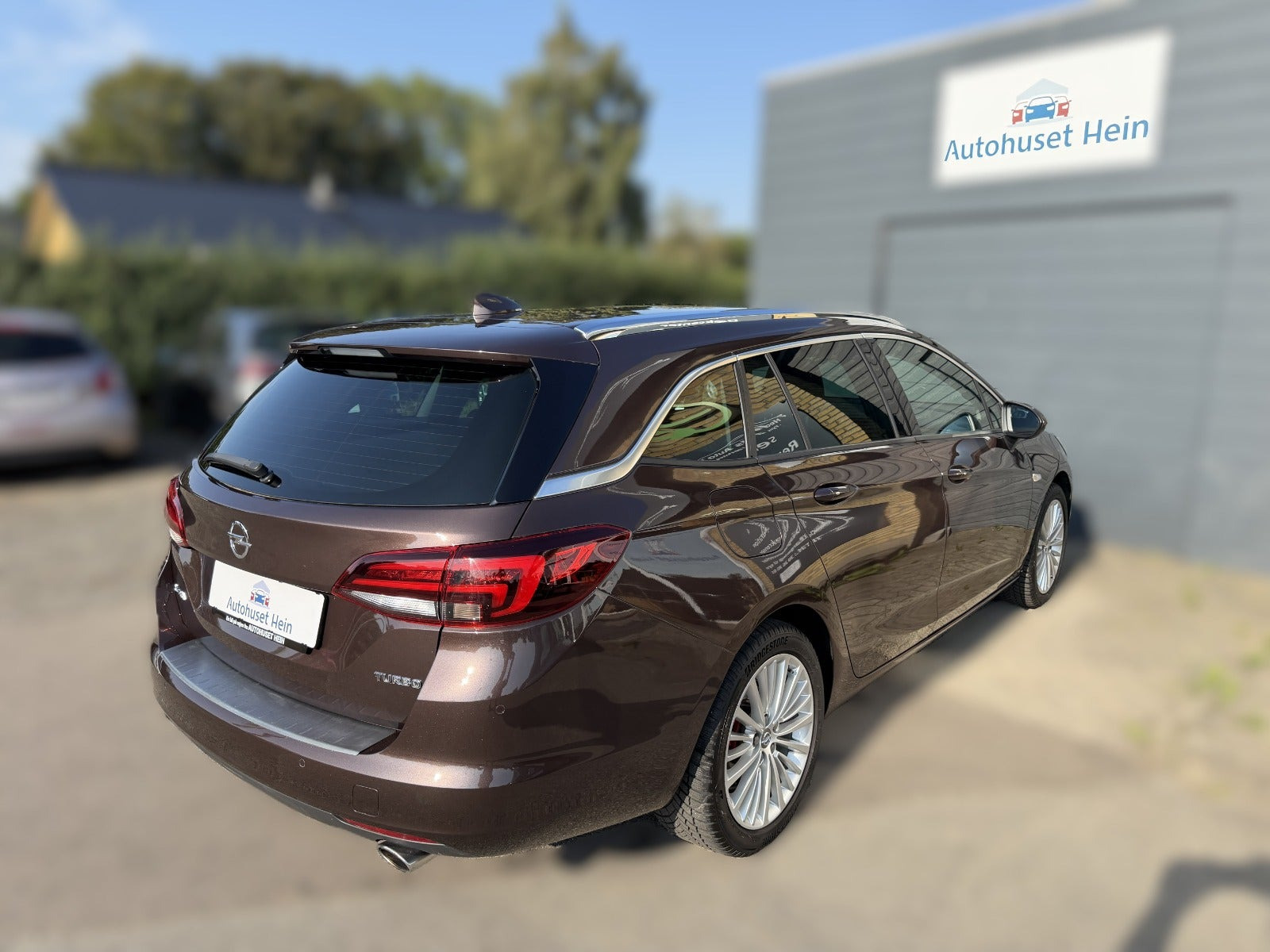 Brun Opel Astra fra 2017
