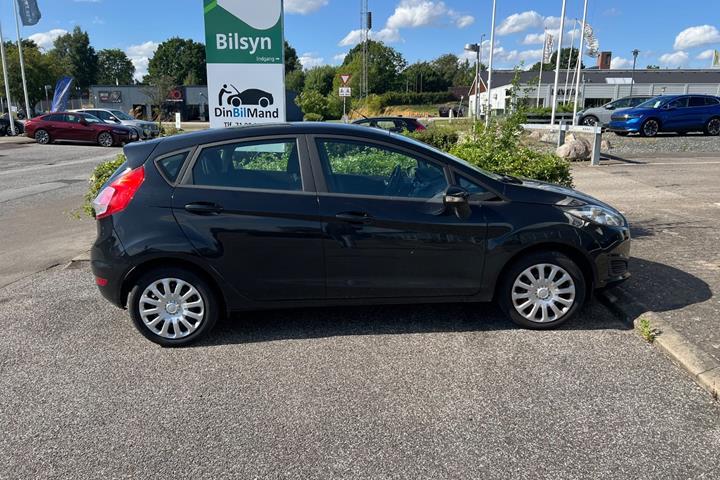 Grøn Ford Fiesta fra 2014