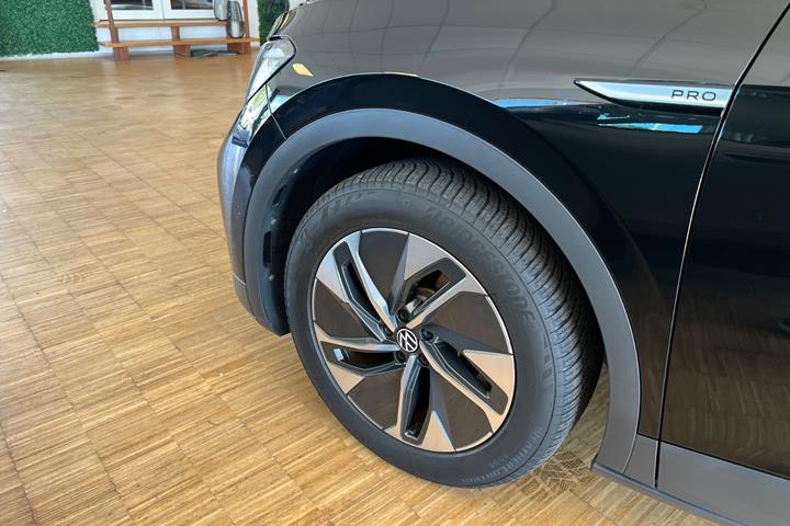 Grøn VW ID.4 fra 2023