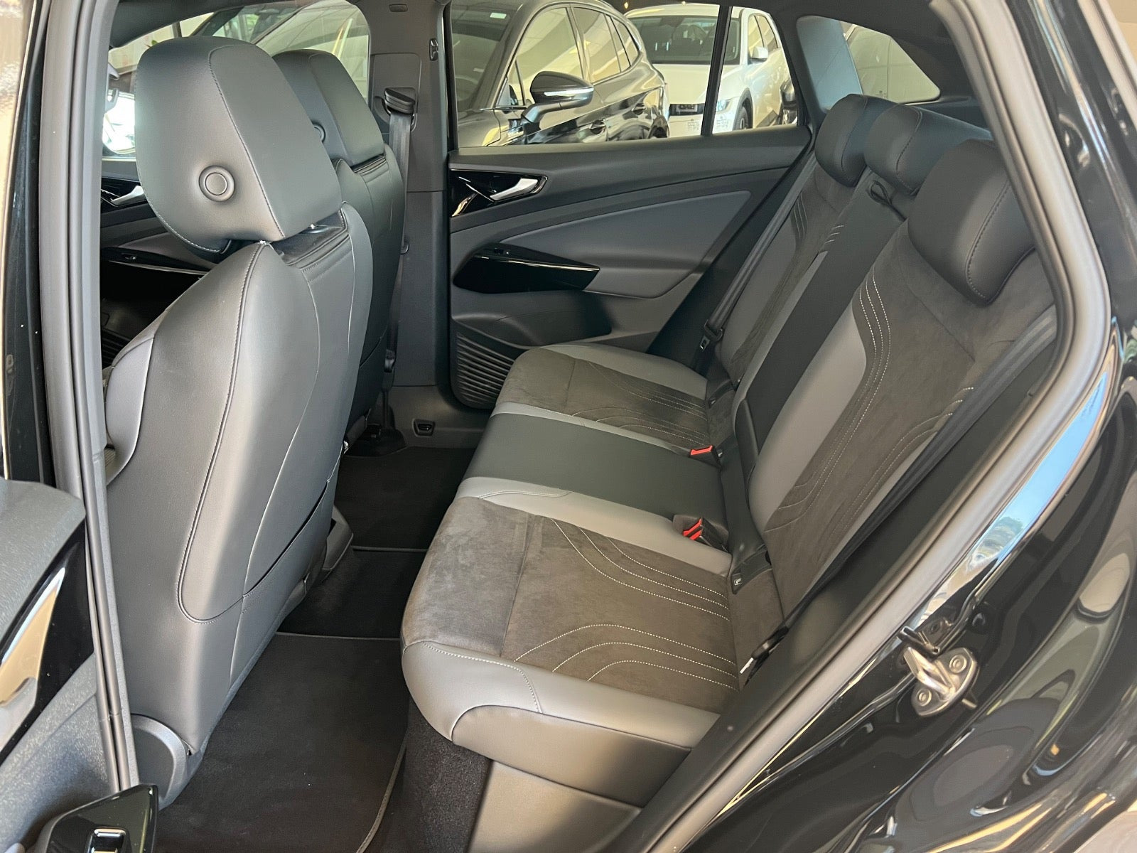 Grøn VW ID.4 fra 2023