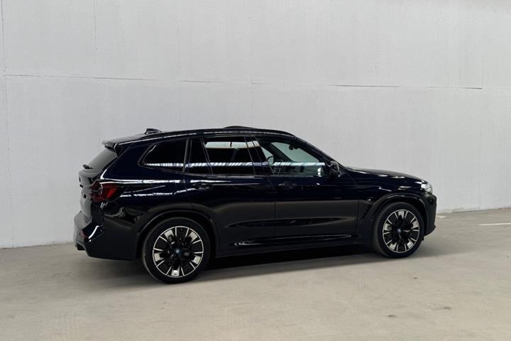 Sort BMW iX3 fra 2022