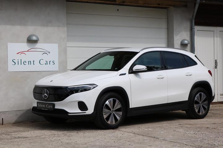 Hvid Mercedes EQA250 fra 2022 set udefra