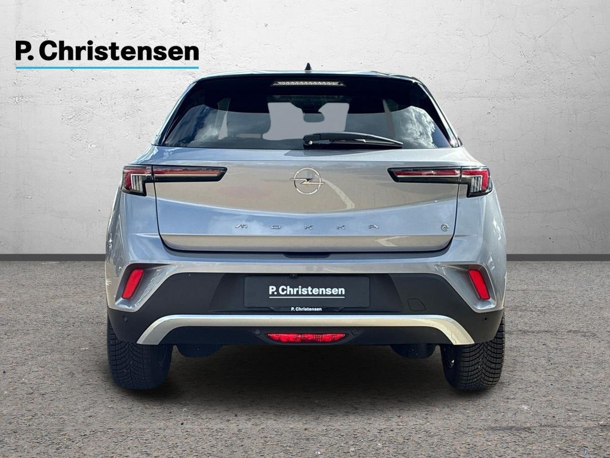 Sølv Opel Mokka-e fra 2023
