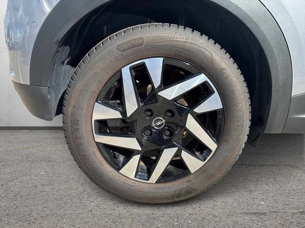 Sølv Opel Mokka-e fra 2023