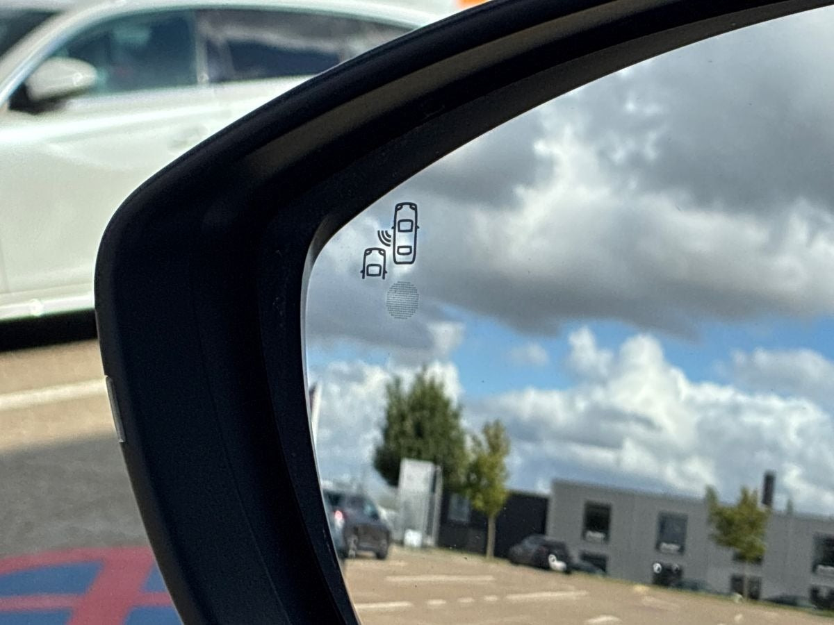 Sølv Opel Mokka-e fra 2023