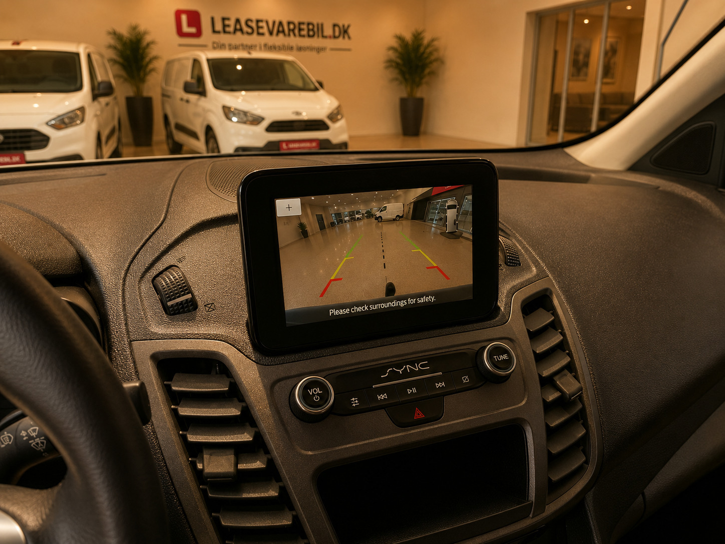 Hvid Ford Transit Connect fra 2022