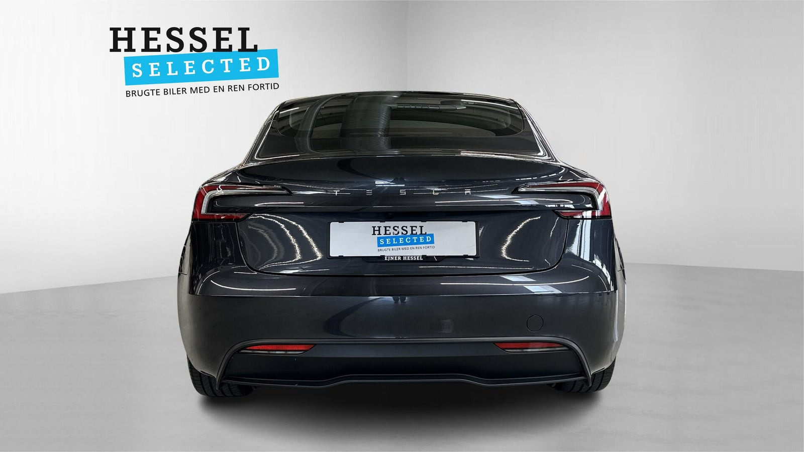 Grå Tesla Model 3 fra 2024