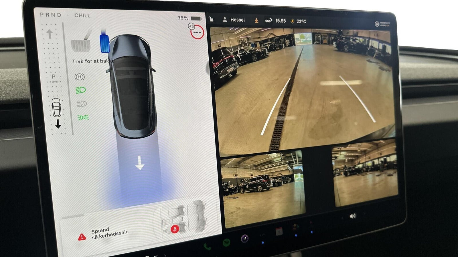 Grå Tesla Model 3 fra 2024