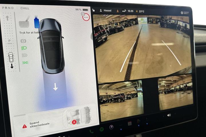 Grå Tesla Model 3 fra 2024