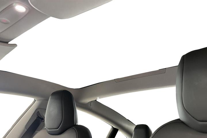Grå Tesla Model 3 fra 2024