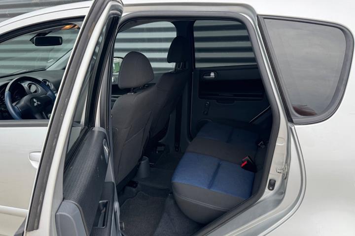 Sølv Mitsubishi Colt fra 2007