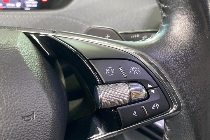 Hvid Skoda Enyaq fra 2022