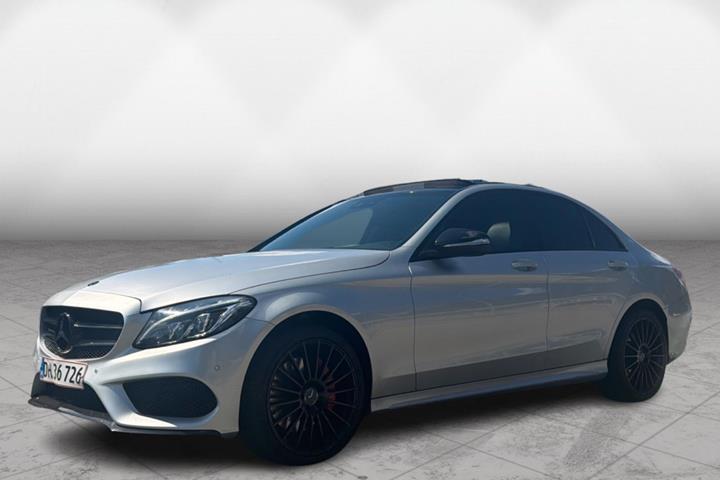 Sølv Mercedes C300 fra 2015