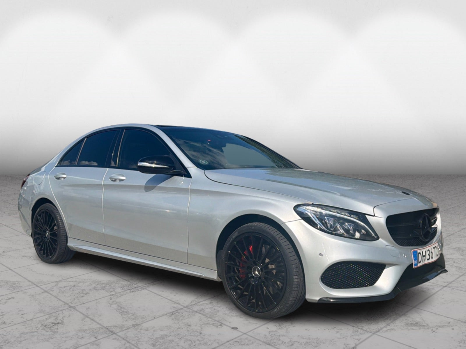 Sølv Mercedes C300 fra 2015