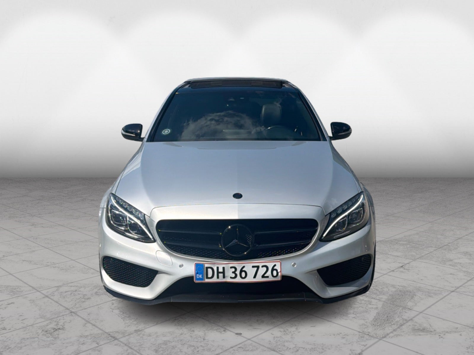 Sølv Mercedes C300 fra 2015