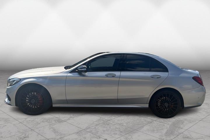 Sølv Mercedes C300 fra 2015