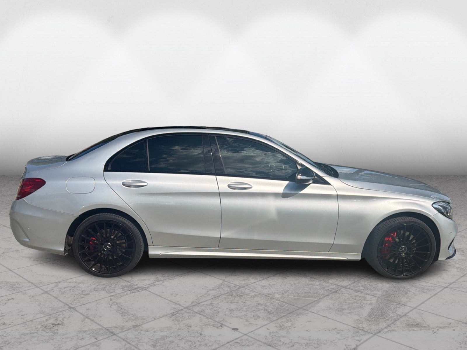 Sølv Mercedes C300 fra 2015